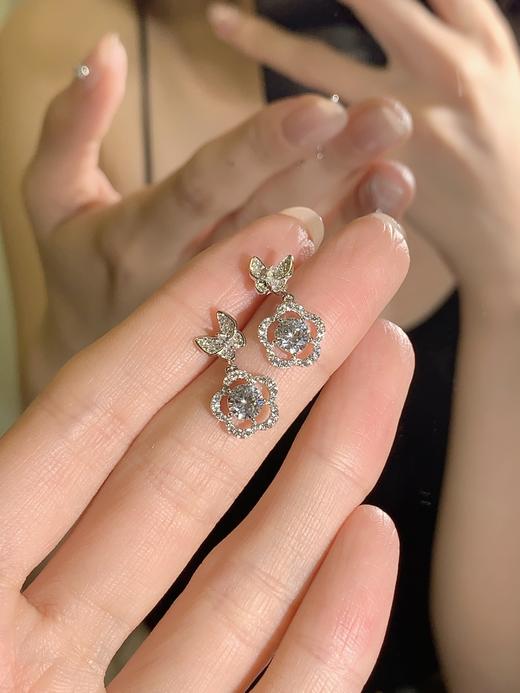 卡蒂罗KADER 蝴蝶花舞耳钉 925银蝴蝶满镶闪锆镂空花朵炽热心动设计耳饰 优雅气质穿搭配饰甜美可爱 商品图5