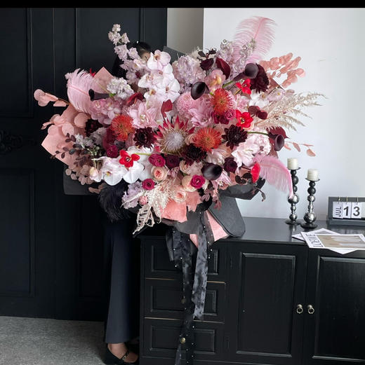 《倾国倾城》红帝王针垫蝴蝶兰重瓣百合超大号花束 商品图3