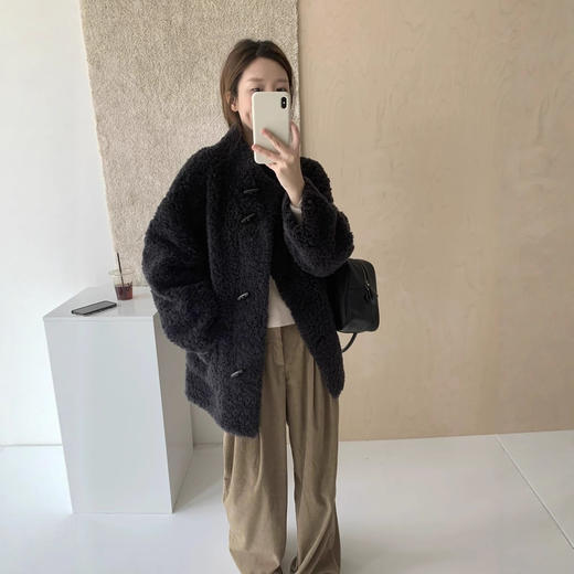 丁摩 100绵羊羔毛牛角扣冬季新皮毛一体皮草外套 商品图3