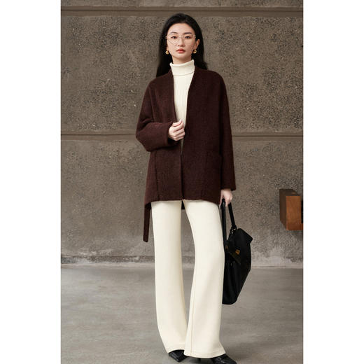 “流动的绒面画布” 苏丽长绒羊毛 × 高支羊毛的高定混纺毛呢大衣 丝滑长绒的柔糯手感  米思阳2025冬新款轻奢老钱法式慵懒短款毛呢大衣女5683 商品图5