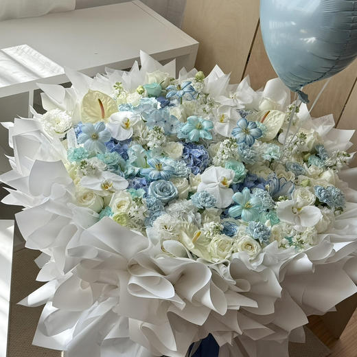 《冰雪女王》蓝白色巨型花束 商品图3