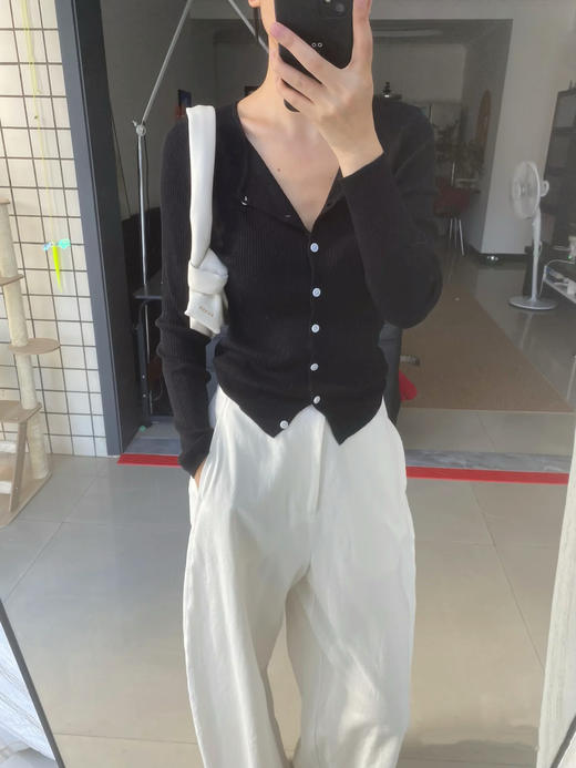 赛琳 25秋冬新款 黑色经典针织开衫(TM) 商品图6