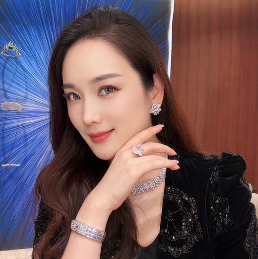 GAONAS  繁花拥簇 璀璨女神白色耳钉11643EW 商品图4