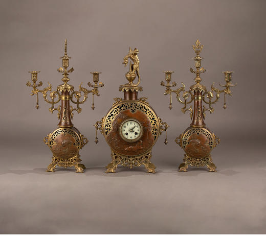 独角鹿西洋古董 19世纪晚期法国钟表匠出品东方风格花鸟主题铜鎏金装饰座钟烛台三件套 商品图0
