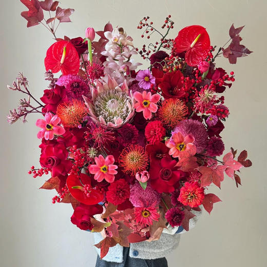 《蝶汐》帝王花针垫红掌冬青蕙兰花束 商品图2