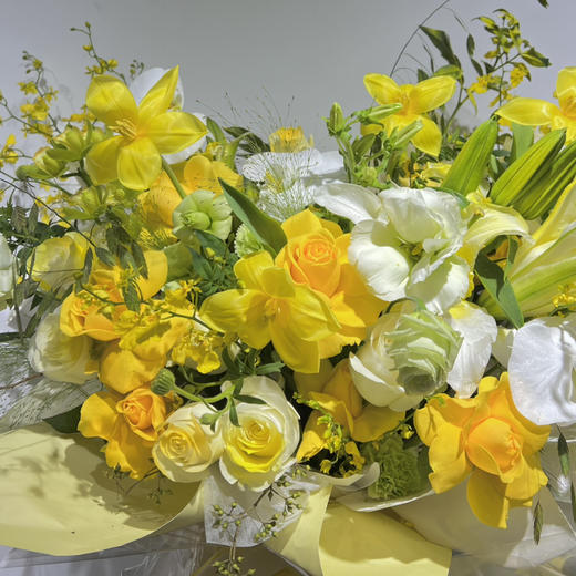 《晴柔》郁金香百合跳舞兰亮色调花束 商品图4