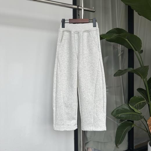 D111736男女宝宝都可以穿立体刺绣logo超显瘦摇粒绒弯刀裤 商品图3