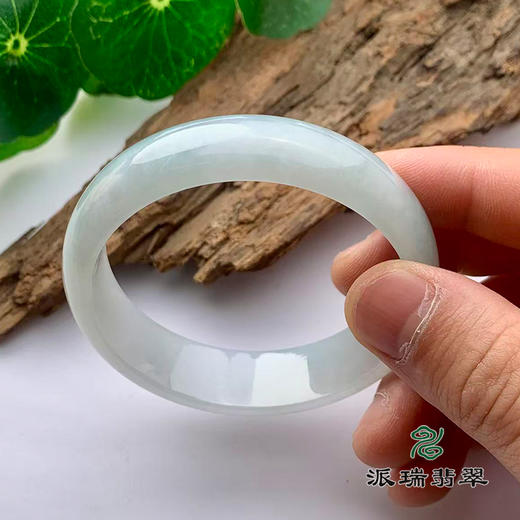 派瑞翡翠 翡翠手镯 糯冰 浅绿 商品图3