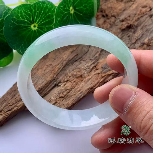 派瑞翡翠 翡翠手镯 糯冰 浅绿 商品图2