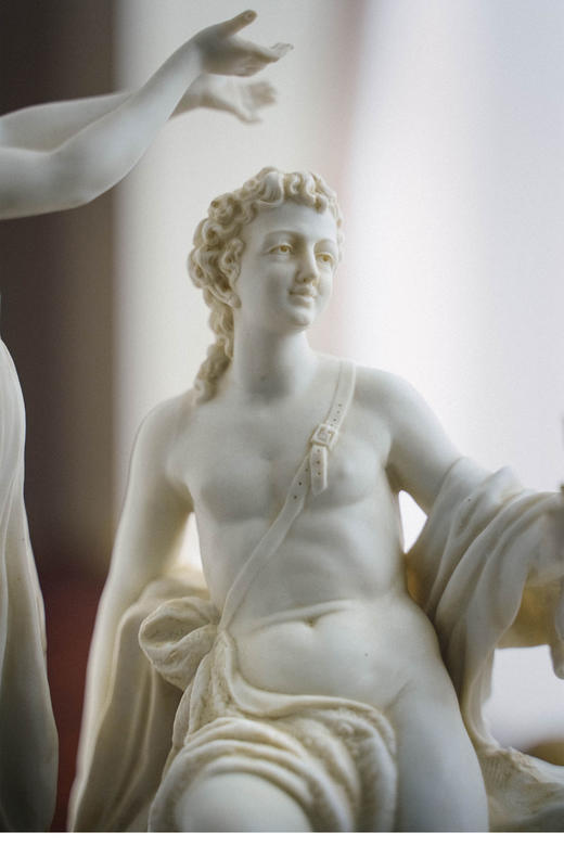 【已售】独角鹿西洋古董 20世纪早期德国出品路易十六风格铜鎏金精雕底座嵌素胎瓷群雕「酒神巴克斯与女祭司」 商品图4