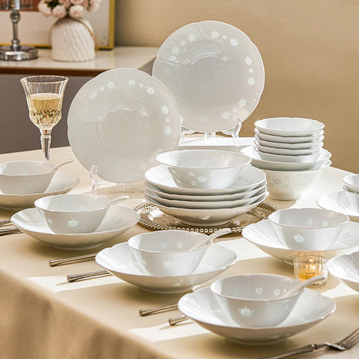 摩登主妇景德镇釉下彩玲珑瓷餐具家用碗具2025新款高颜值饭碗盘子 商品图4