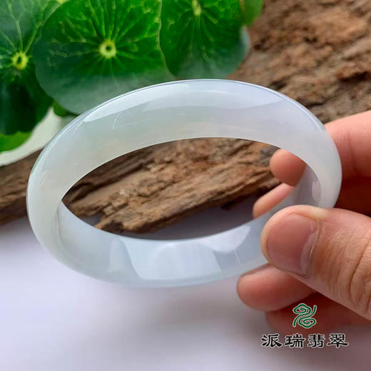 派瑞翡翠 翡翠手镯 糯冰 浅绿 商品图3