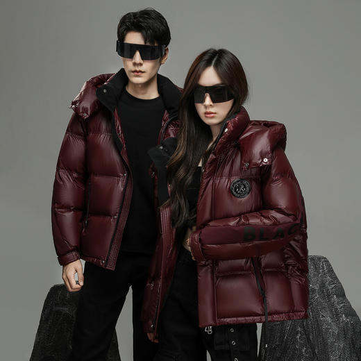 【双旦特惠】雪中飞2025冬新款男女情侣款黑金面包泡芙羽绒服 商品图3