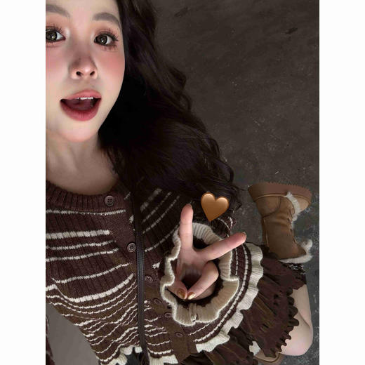 25AW上新 甜甜同款【焦糖可颂】复古条纹木耳边针织开衫 商品图0