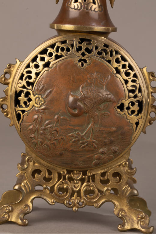 独角鹿西洋古董 19世纪晚期法国钟表匠出品东方风格花鸟主题铜鎏金装饰座钟烛台三件套 商品图5