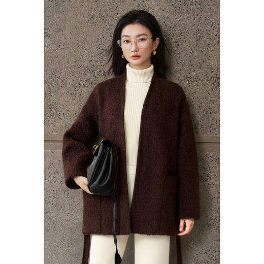 “流动的绒面画布” 苏丽长绒羊毛 × 高支羊毛的高定混纺毛呢大衣 丝滑长绒的柔糯手感  米思阳2025冬新款轻奢老钱法式慵懒短款毛呢大衣女5683 商品图1