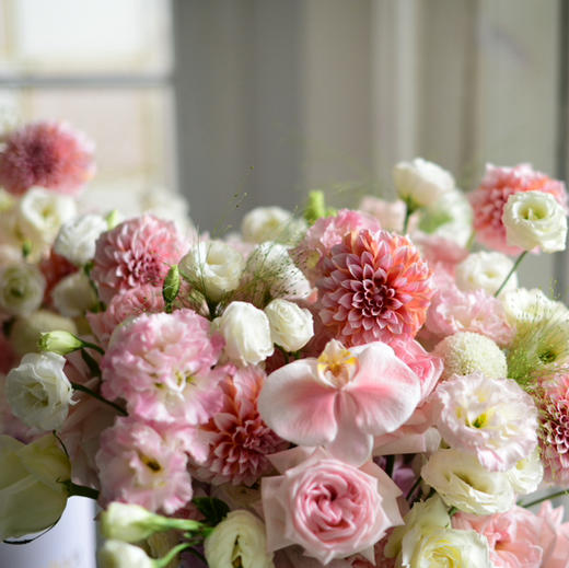 《甜心教主》奶油桃子粉荔枝蝴蝶兰白桔梗抱抱桶 商品图5