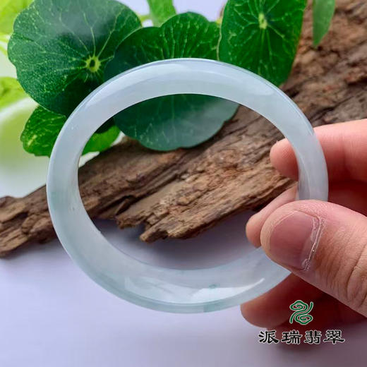 派瑞翡翠 翡翠手镯 糯冰 浅绿 商品图3