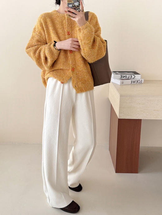 😎限时秒杀❗秋冬天必入的一条裤子！浙江实力大厂直出价❗ 【高克重 羊毛蚕丝休闲阔腿裤】⚠️ 软糯有光泽，自带高级浮雕肌理感！⁥ 🌟扛起球好打理，⁠垂感极佳！ 商品图4