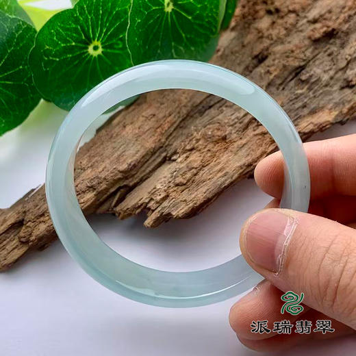 派瑞翡翠 翡翠手镯 糯冰 浅绿 商品图3