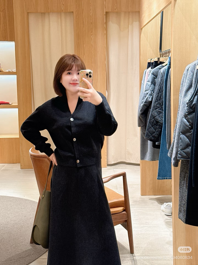 1117-3独家圆正 小禾 冬季超细羊毛系列 V领针织外套 半身长裙