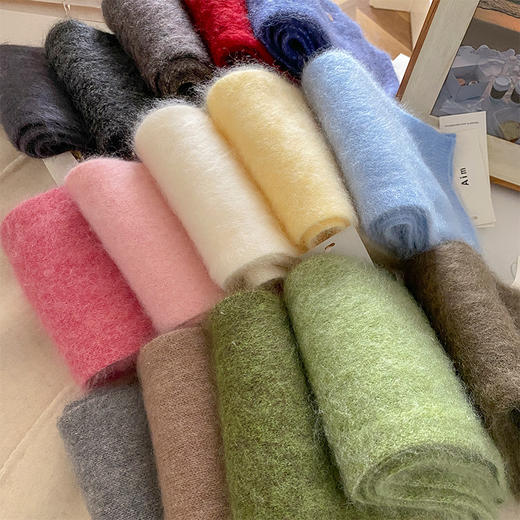 【90羊毛10羊绒】2025新款冬季时尚纯色围巾！韩系百搭氛围感保暖护颈围脖冬季女围巾！ 商品图2