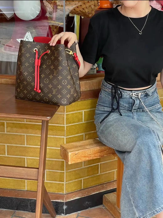 LV 红色 水桶 老花 斜挎包 商品图3