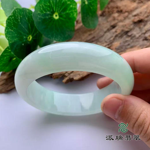 派瑞翡翠 翡翠手镯 糯冰 浅绿 商品图3