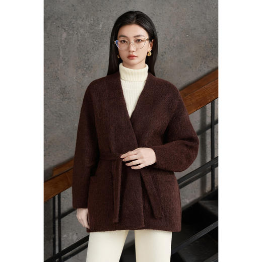 “流动的绒面画布” 苏丽长绒羊毛 × 高支羊毛的高定混纺毛呢大衣 丝滑长绒的柔糯手感  米思阳2025冬新款轻奢老钱法式慵懒短款毛呢大衣女5683 商品图3