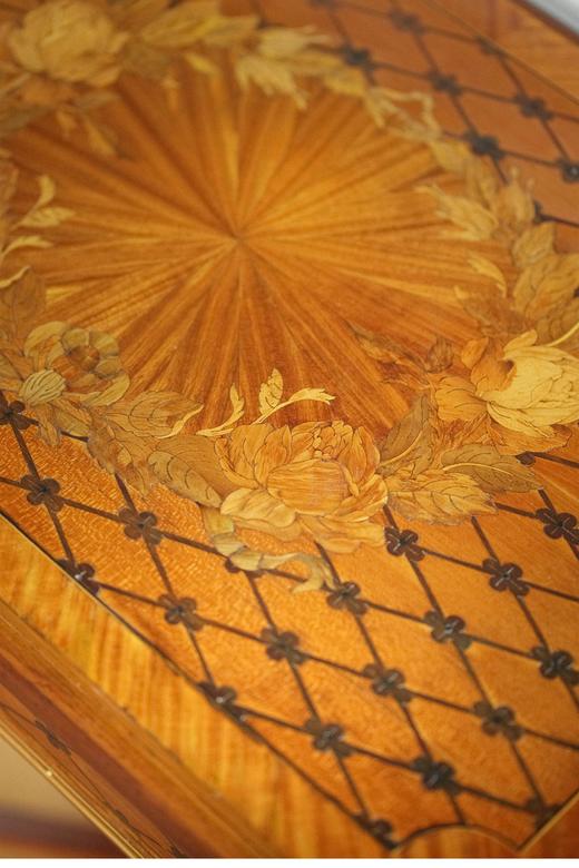 独角鹿西洋古董 1880年代法国出品路易十六风格铜鎏金雕饰细木镶嵌边桌 商品图4
