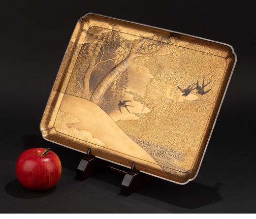 独角鹿西洋古董  19世纪末日本明治时期出品「垂樱飞燕」主题金梨地蒔绘赏盘 商品图1