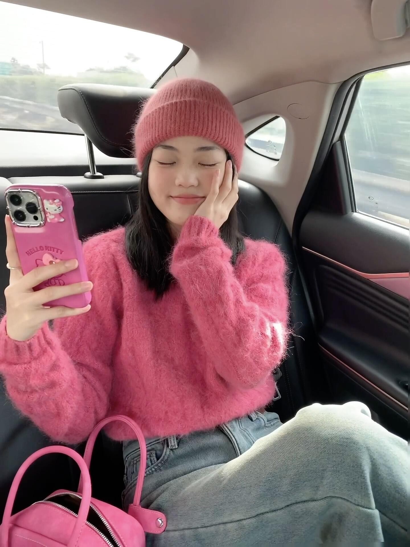 显白树莓粉 多巴胺奶fufu软糯别致麻花圆领毛衣