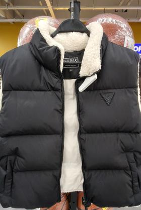 279.9秒杀GUESS羽绒马夹（线下同时售卖  不保证有货）558619-CY
