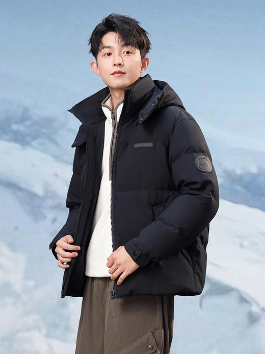 【双旦特惠】雪中飞2025冬新款男女情侣时尚校园风短款羽绒服 可拆卸帽拼色 商品图3