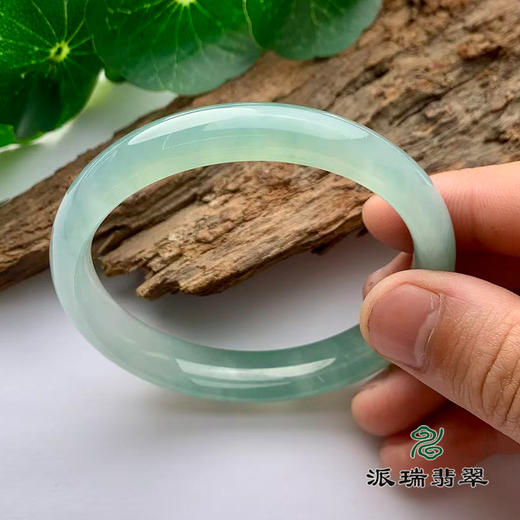 派瑞翡翠 翡翠手镯 糯冰 浅绿 商品图3