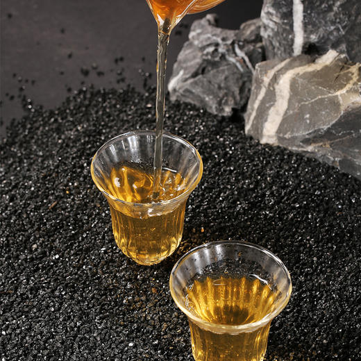 压箱底 寸金砖·2019年孔雀班章 普洱生茶 砖茶 典藏木箱装 4砖/箱 商品图5