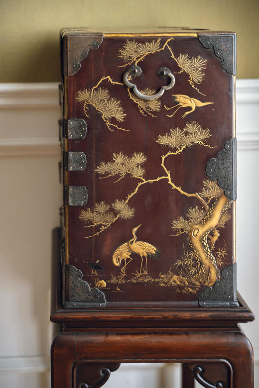 独角鹿西洋古董19世纪日本明治时期出品东方孔雀花蝶主题木胎金漆莳绘多层边柜 商品图5