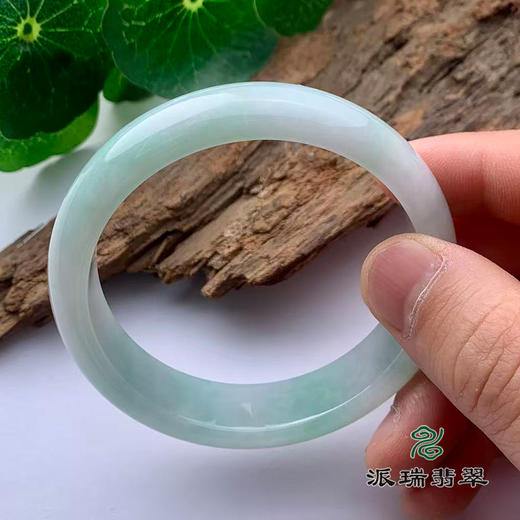 派瑞翡翠 翡翠手镯 糯冰 浅绿 商品图3