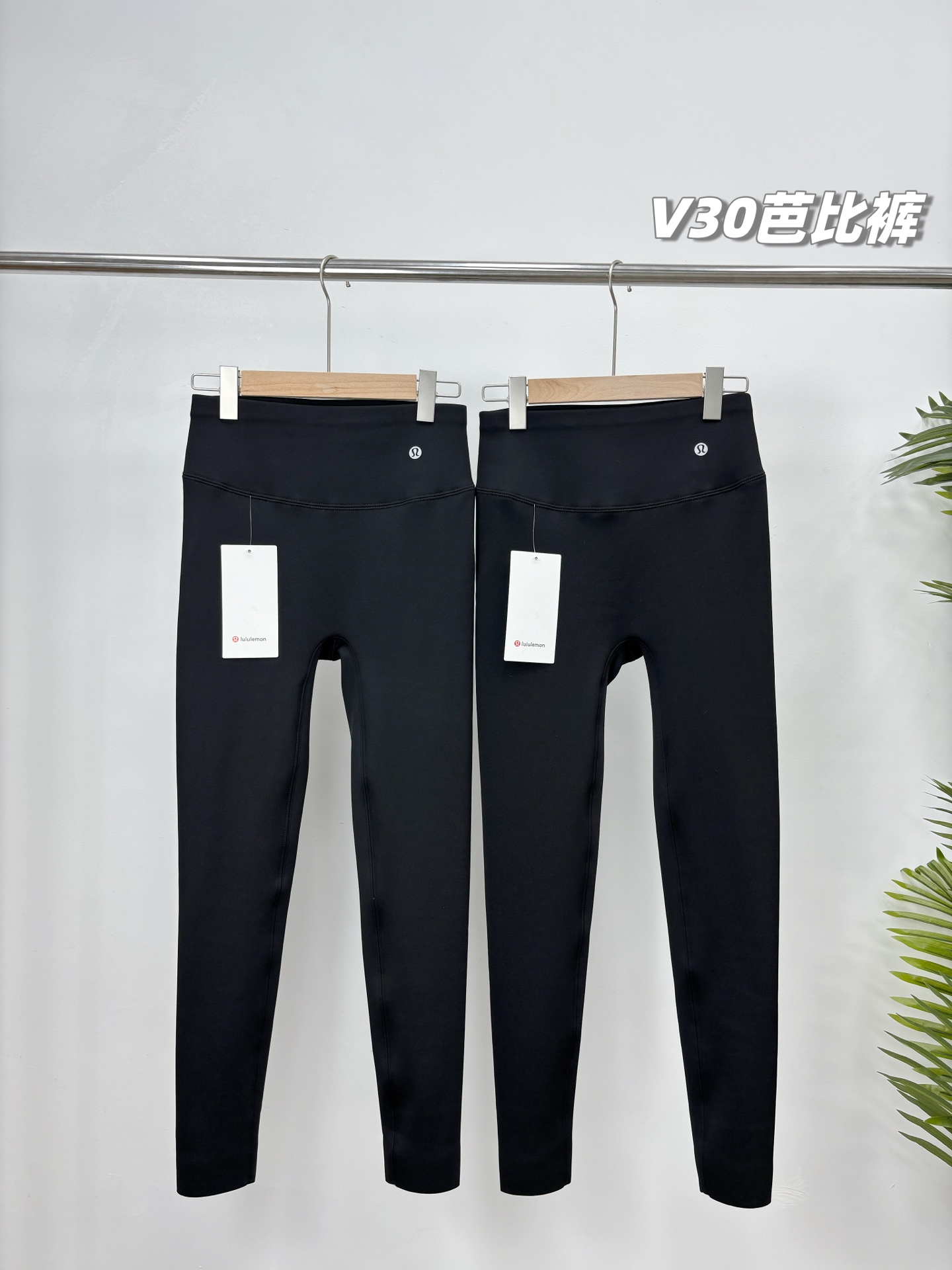 冬天外穿，显腿长！LULU运动外穿黑金加绒瑜伽裤！羊羔绒款高腰塑身鲨鱼芭比裤，