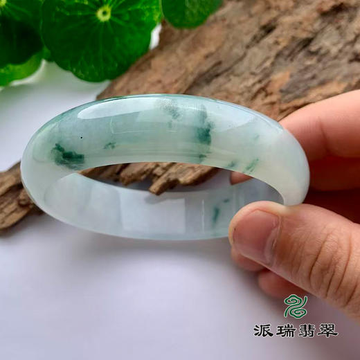 派瑞翡翠 翡翠手镯 糯冰 浅绿 商品图2