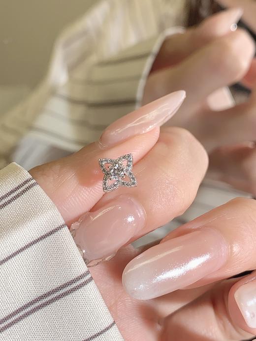 卡蒂罗KADER 心愿微光耳钉 925银小众闪耀四芒星满镶闪锆设计耳饰 精致日常养耳洞百搭款 商品图5