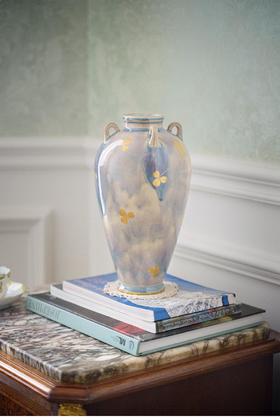 【已售】独角鹿西洋古董 1901年代法国出品古希腊风格窑变釉三叶草描金修饰瓷瓶