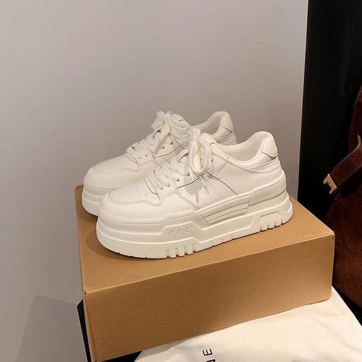 【牛皮厚底轻盈不累脚小白鞋】2025新款小个子增高系带运动百搭休闲女板鞋 商品图0