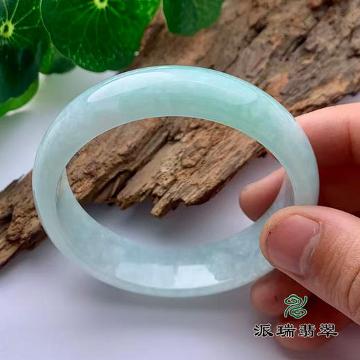 派瑞翡翠 翡翠手镯 糯冰 浅绿 商品图3