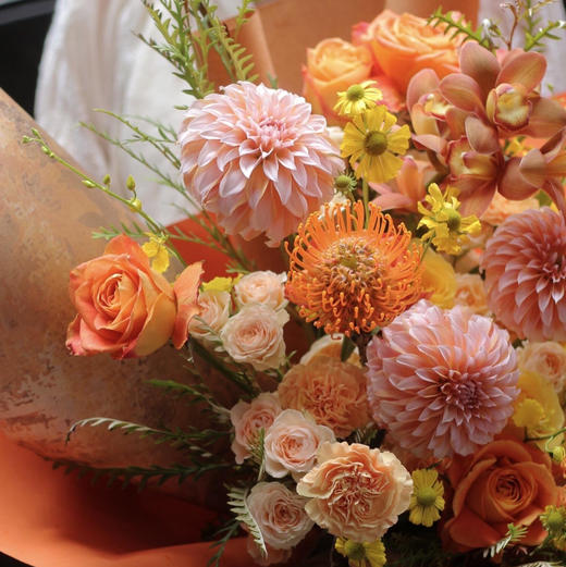 《秋收》奶油桃子针垫大花蕙兰橙色系花束 商品图3