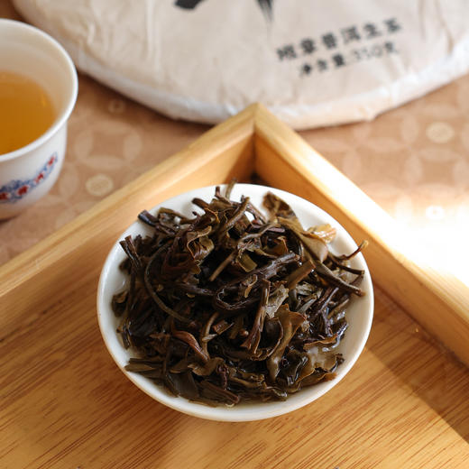 压箱底 正是闯的年纪 2020班章普洱生茶 饼茶 350克 商品图5