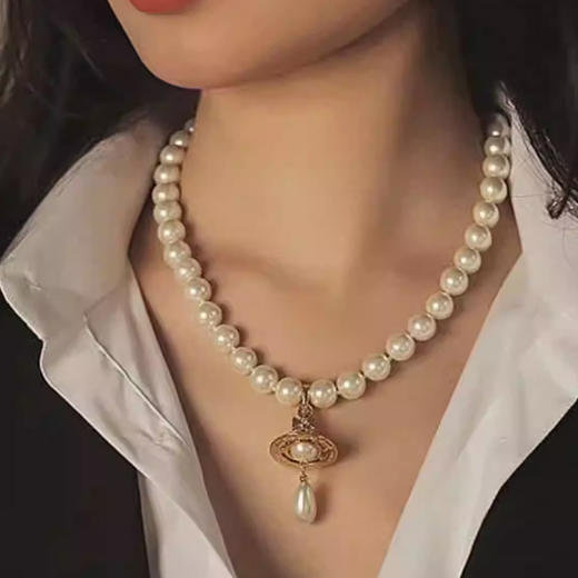 春日限定【抢先购】Vivienne西太后珍珠水滴吊坠土星项链j金色/银色   西太后珍珠水滴吊坠土星耳饰银色/金色-mi_bba 商品图1