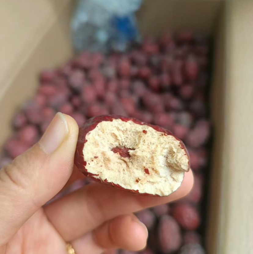 俗话说“一日食三枣，百岁不显老” 【若羌红枣】被誉为天然的维生素丸 具有补Q益X，养血安神的作用✌️