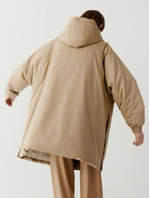 “温暖大被子”丝羊毛精纺平纹布廓形鹅绒羽绒服 独特织造技术 宽松廓形 甄选高品质白鹅绒填充 侧边按扣设计 不显臃肿 商品图3