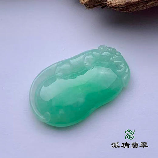 派瑞翡翠 翡翠挂件 糯冰 浅绿 商品图3
